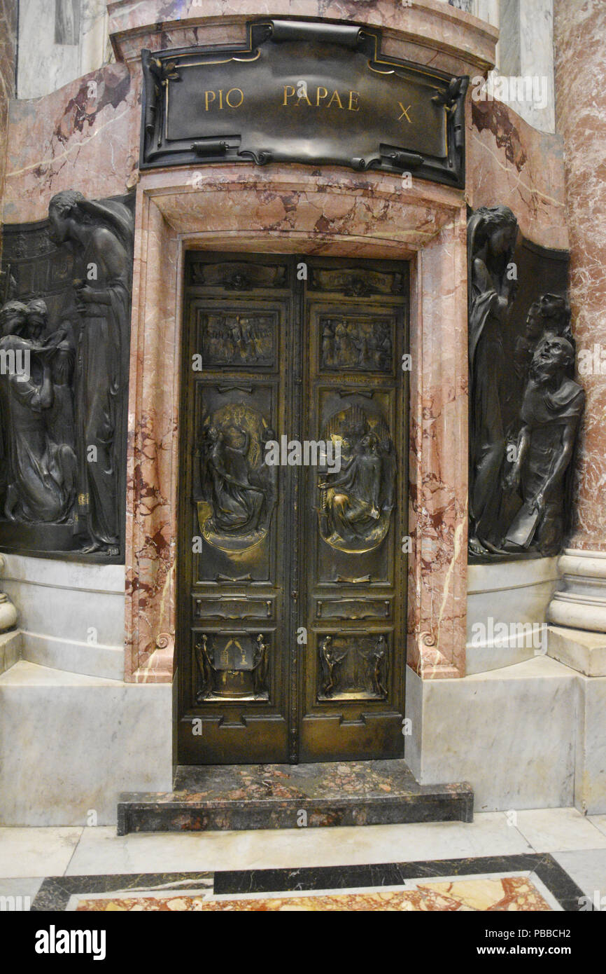 Tomba di San Pio X (Papa dal 1903-1914) - Giuseppe Sarto da di Fausto & Piestro Astori nel 1923 nella Basilica di San Pietro in Piazza San Pietro e Città del Vaticano Foto Stock