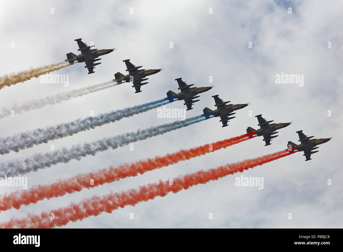 San Pietroburgo, Russia - Luglio 26, 2018: Aircratts di aviazione navale nel cielo durante le prove della Marina parata del giorno. Navy giorno viene celebrato in Foto Stock