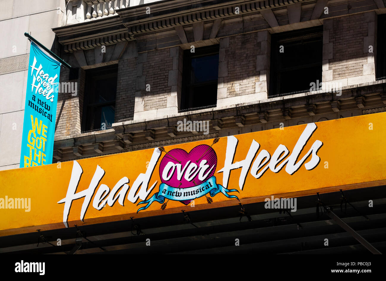Head over Hells, un musical dal Go-Go nel quartiere dei teatri di Broadway Foto Stock