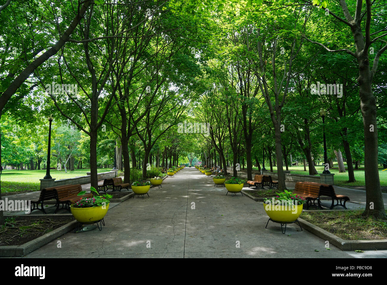 Montreal, Canada, 27 luglio 2018.Ingresso di La Fontaine park nel quartiere alla moda di Le Plateau district.Credit Mario Beauregard/Alamy Live News Foto Stock