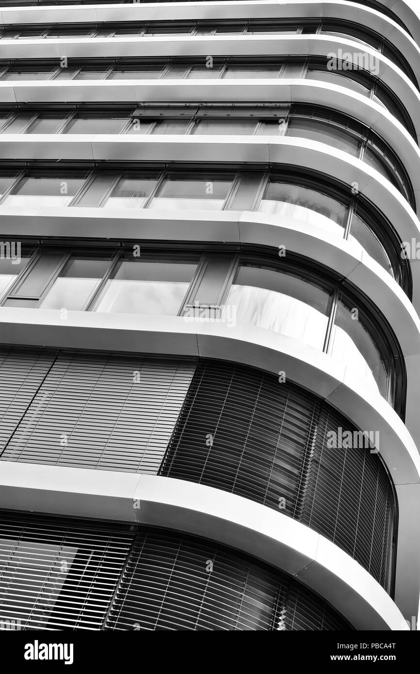 Facciata moderna nel centro della città di Berlino Foto Stock