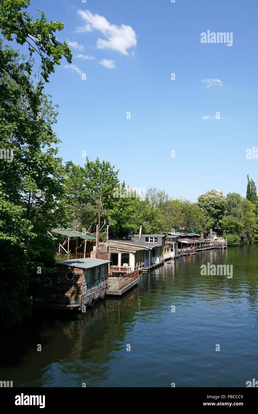 Idilliaco ristoranti sul lungomare a Berlino Foto Stock