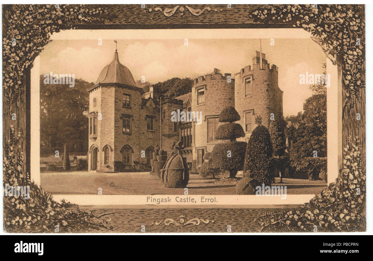 . Inglese: cartolina di Fingask Castello, inviato da Errol a Oxford, affrancate 15 agosto 1910. Indirizzato a: onorevole Horatio Symonds, 35 Banbury Road, Oxford. Marion Robison Leckie (1863-1952), figlia di Patrick Comrie Leckie, Londra concessionario di seta, sposato Horatio Percy Symonds (1850-1923), medico, nel 1892. Il censimento 1901 dispone di Orazio e Marion e il loro figlio superstite Ralph vivere a 35 Beaumont Street, Oxford. Essi avevano sei servi: un cuoco, infermiere, fante, cucina la cameriera e due cameriere. Dal 1911 avevano spostato a 35 Banbury Road e il loro figlio Ralph Frederick (d.1971) era imbarco a Radley col Foto Stock