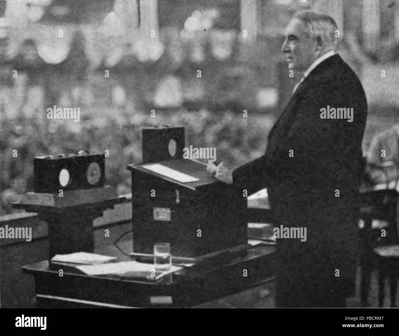 1225 Presidente Harding dando discorso radiofonico su 18 Maggio 1922 Foto Stock