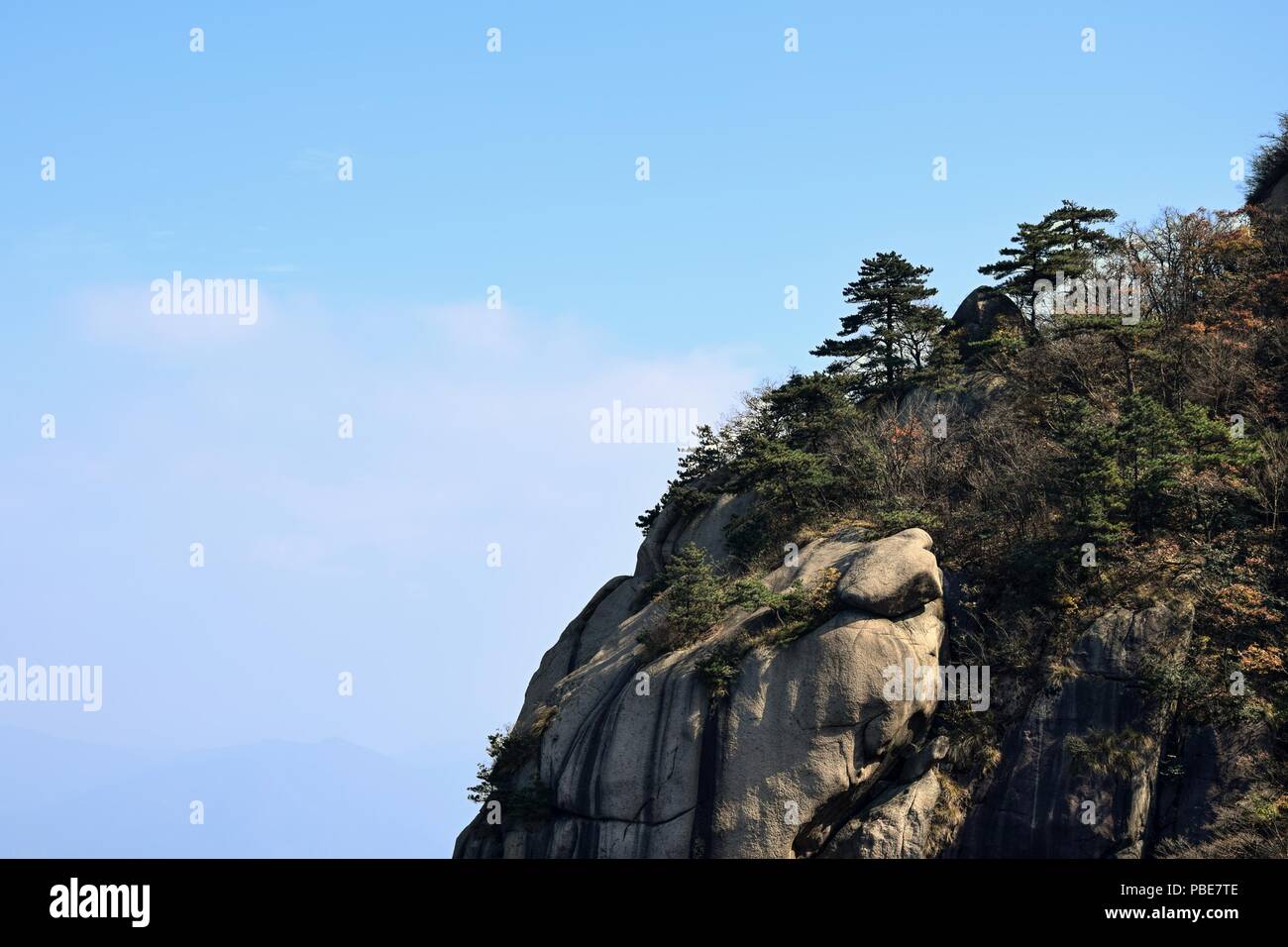 Il monte Jiuhua, nove Montagne incantate, è una delle quattro montagne sacre del buddismo cinese situato nella contea di Qingyang nella provincia di Anhui in Cina. Foto Stock