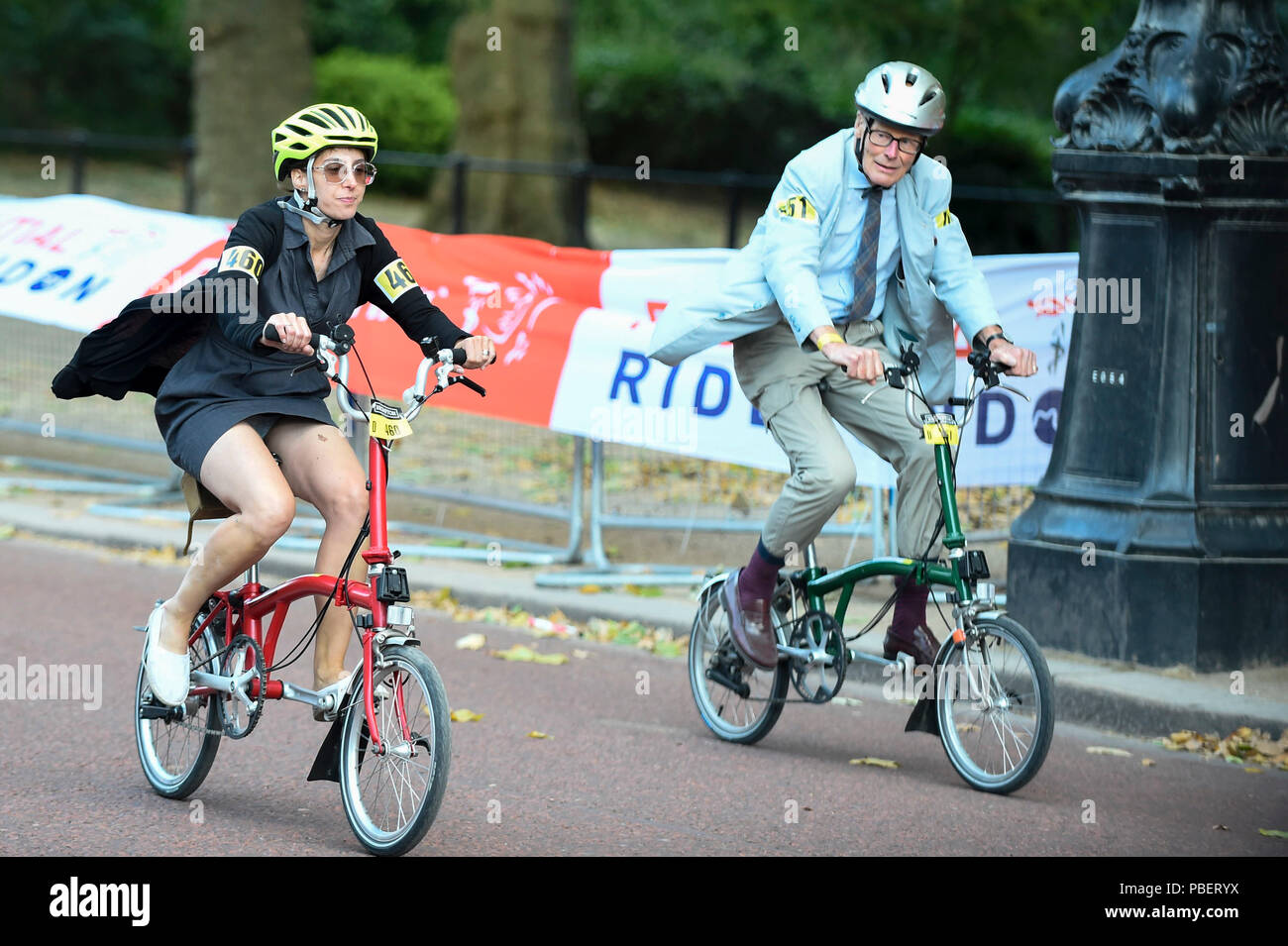 Londra, Regno Unito. Il 28 luglio 2018. La gente a prendere parte nel XIII Brompton World Championship finale, parte di Prudential RideLondon, equitazione a 1.3km circuito intorno al St James Park. (Solo uso editoriale) Credito: Stephen Chung / Alamy Live News Foto Stock