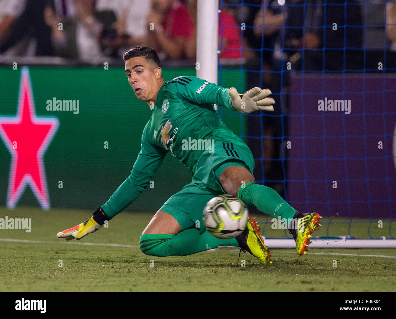 Carson, CA. Xxv Luglio, 2018. Il Manchester United goalie Joel Pereira (40) fa un calcio di rigore salvare durante il durante una partita tra AC Milan vs manchester united Mercoledì, 25 luglio 2018 presso il Centro StubHub, a Carson, CA. Il Manchester United ha sconfitto il Milan 1-1 (9-8) sanzioni. (Obbligatorio Credito: Juan Lainez/MarinMedia.org/Cal Sport Media) (completare il fotografo e il credito richiesto) Credito: csm/Alamy Live News Foto Stock