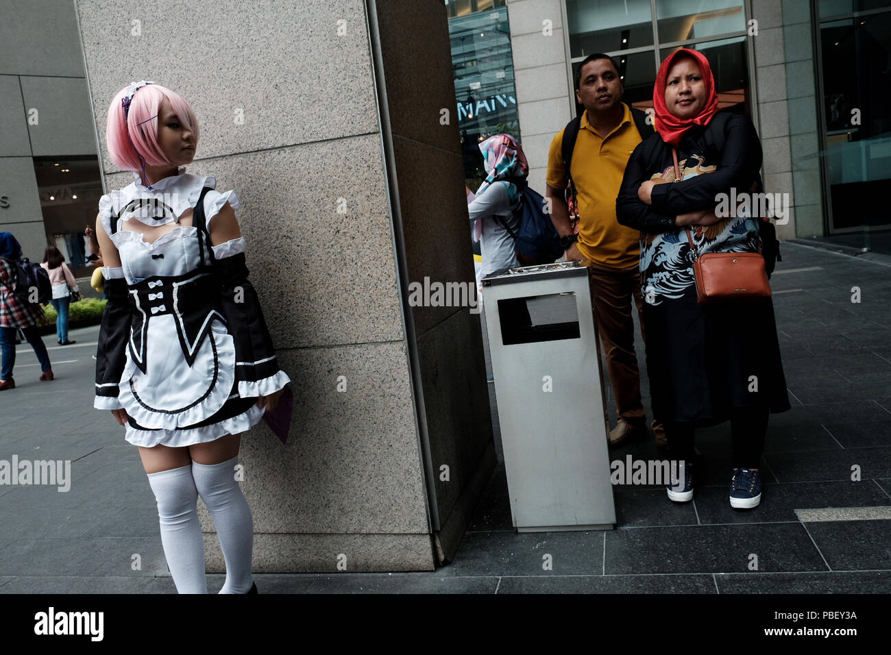 KUALA LUMPUR, Malesia - 28 Luglio: una donna malese (L) indossare un costume di anime durante il Japan Expo di Kuala Lumpur in Malesia sulla luglio 28, 2018. Il Japan Expo Malaysia terrà tre-giorni iniziato dal 27 luglio fino al 29 caratteristiche Giappone più iconica simboli culturali, musica, anime, arte, educazione, moda, food, di viaggio e di intrattenimento dal vivo sotto un unico tetto in Malaysia. Foto di Nipponnews/Samsul detto (Malesia) Foto Stock
