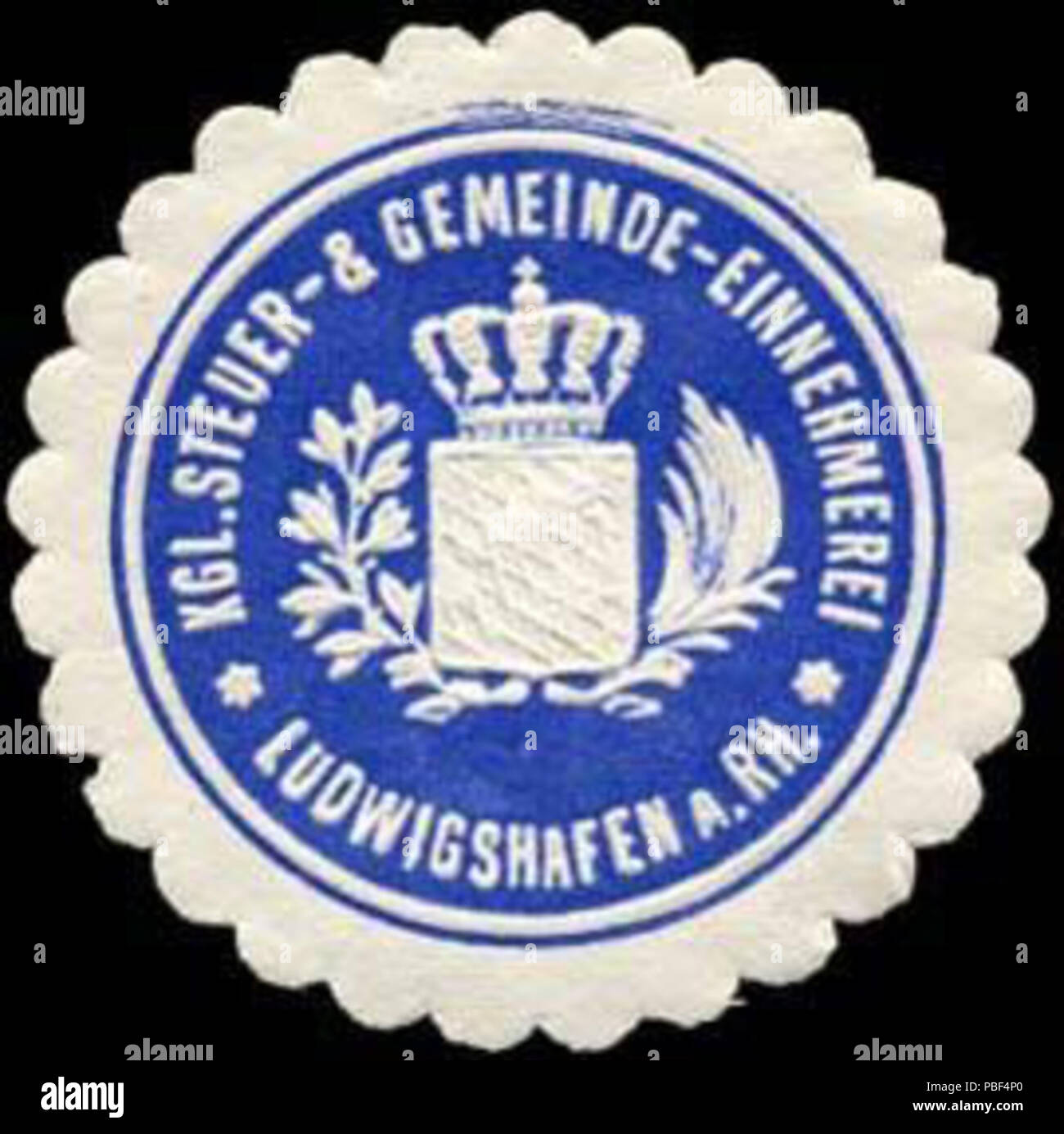 Alte Briefverschlussmarke aus Papier, welche seit ca. 1850 von Behoerden, Anwaelten, Notaren und Firmen zum verschliessen der Post verwendet wurde. 1470 Siegelmarke Königliche Steuer - &AMP; Gemeinde - Einnehmerei - Ludwigshafen am Rhein W0235164 Foto Stock