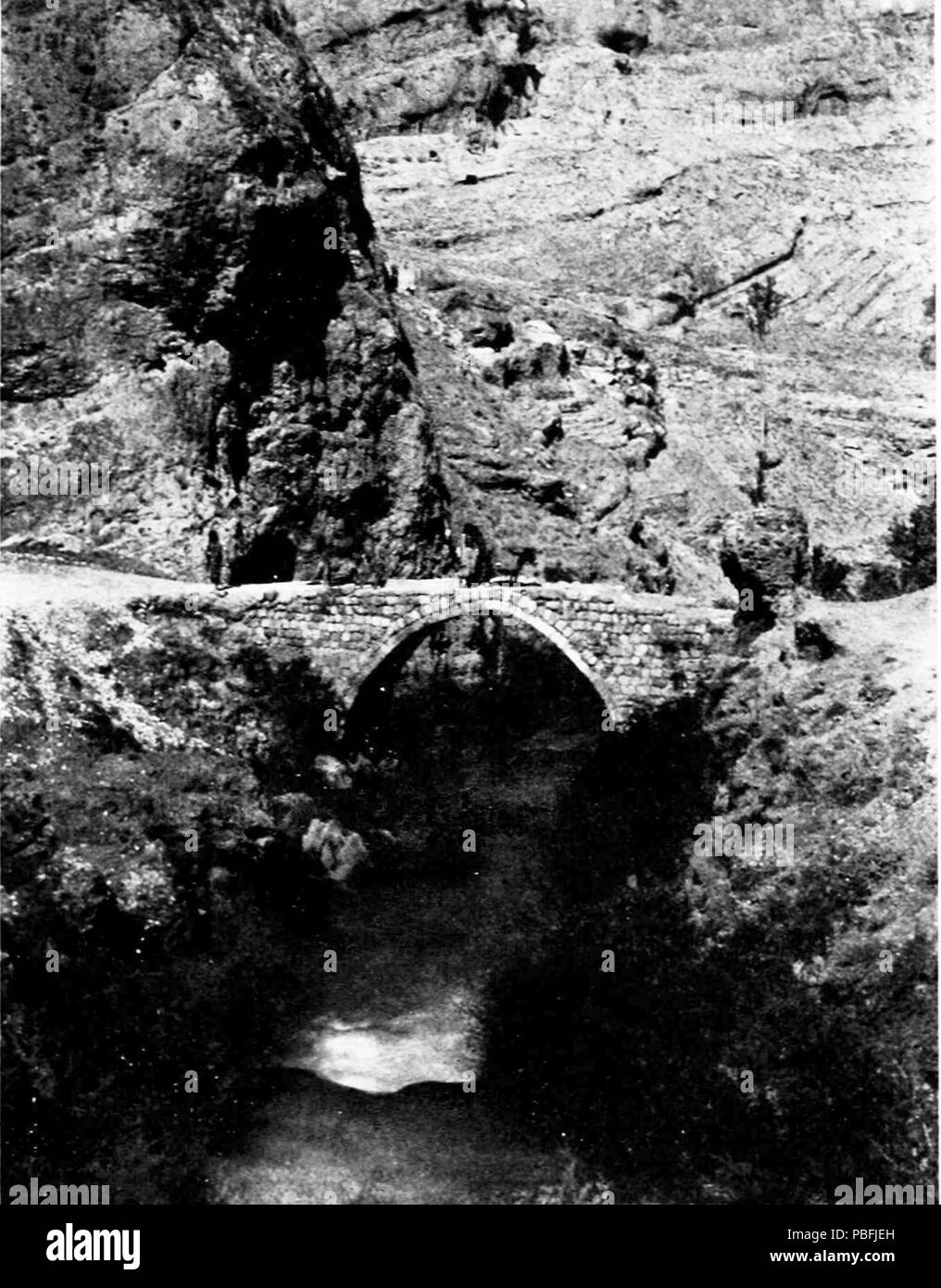 1544 SL 1914 D101 il vecchio ponte sul fiume Barada Foto Stock