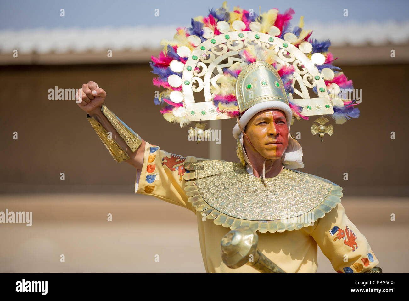 Inca man a Chan Chan, Perù Foto Stock