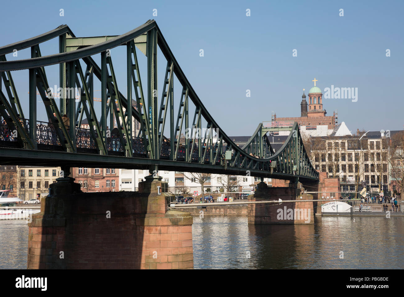 Ponte di ferro sul fiume Main, Frankfurt am Main, Hesse, Germania, Europa Foto Stock