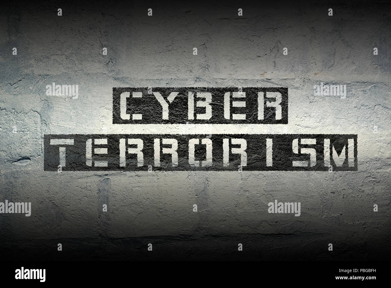 Cyber terrorismo stencil sulla stampa del grunge bianco muro di mattoni Foto Stock
