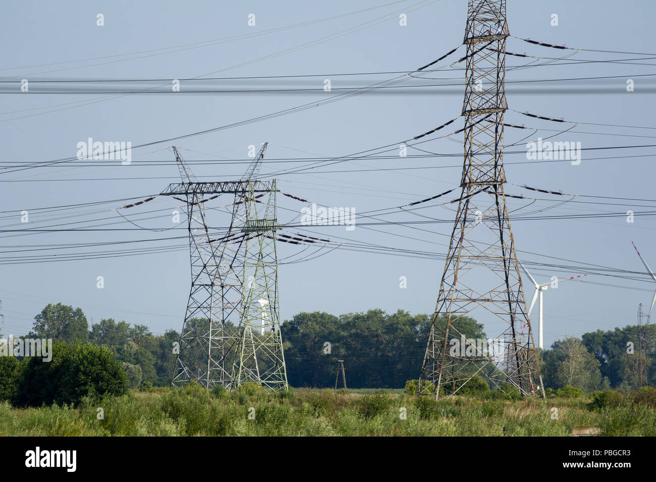 Linee elettriche ad alta tensione in Gdansk, Polonia 22 luglio 2018 © Wojciech Strozyk / Alamy Stock Photo Foto Stock