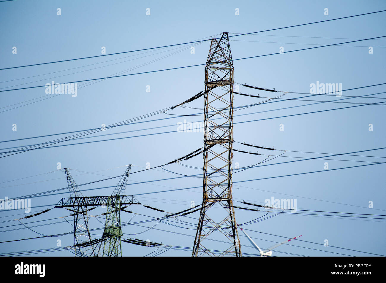 Linee elettriche ad alta tensione in Gdansk, Polonia 22 luglio 2018 © Wojciech Strozyk / Alamy Stock Photo Foto Stock