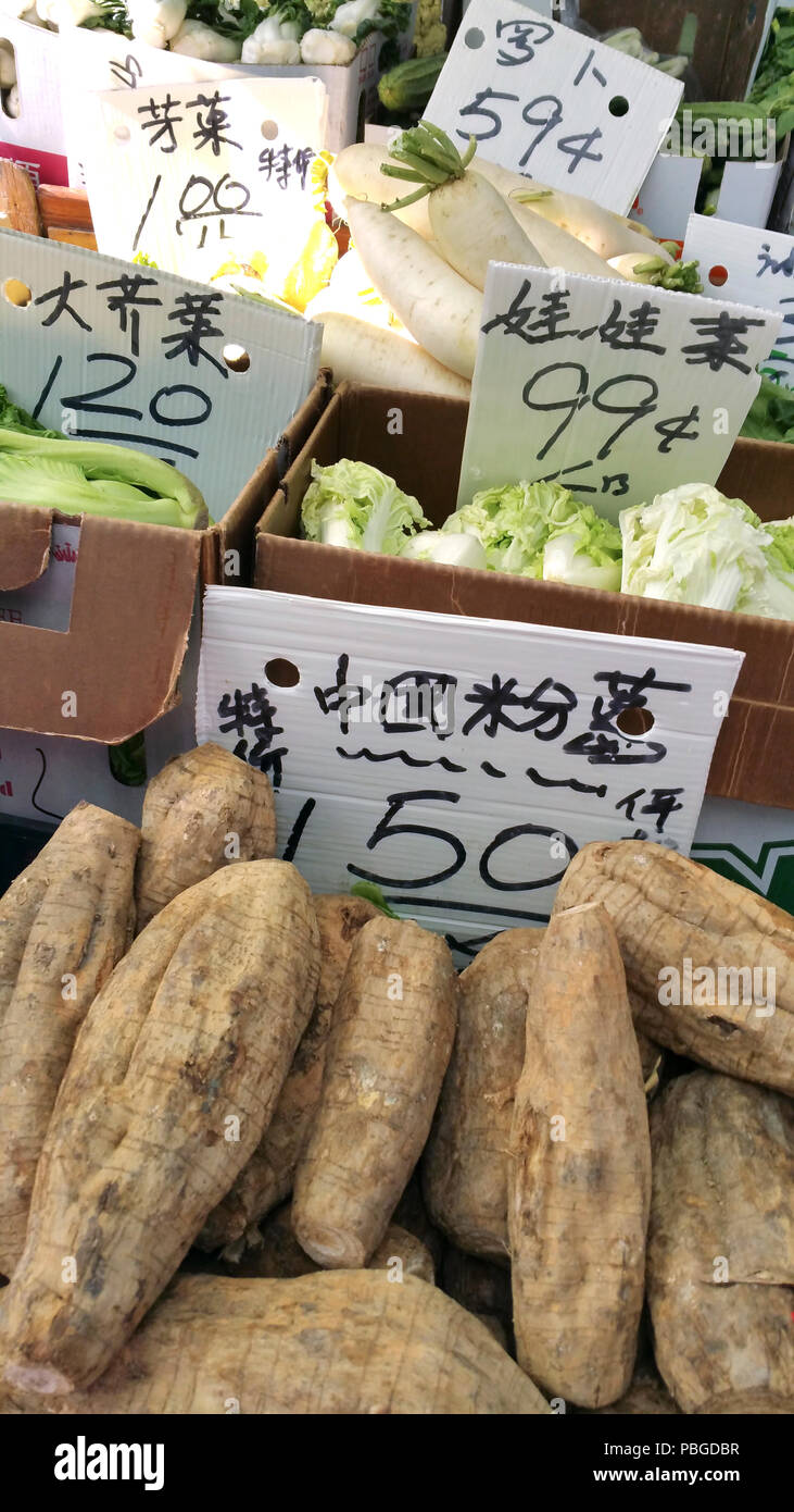 Chinatown, New York, aprire mercati presentano una grande varietà di verdure esotiche Foto Stock