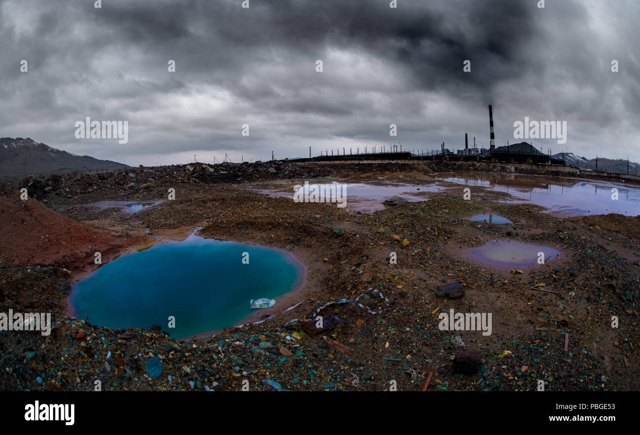 Paesaggio l inquinamento dell ambiente emissioni di impianti industriali, Karabash città; la Russia Foto Stock