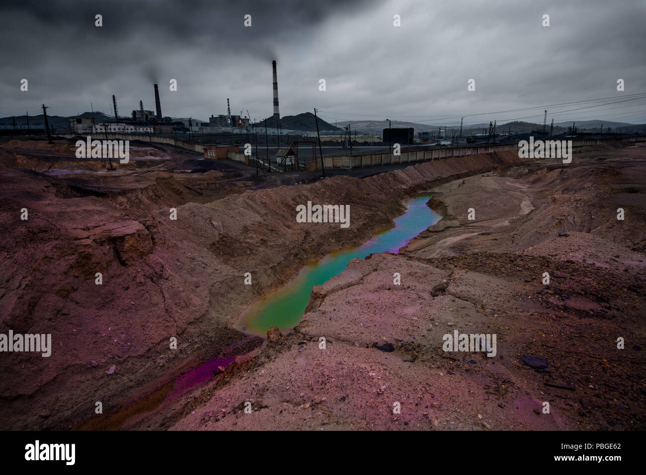 Paesaggio l inquinamento dell ambiente emissioni di impianti industriali, Karabash città; la Russia Foto Stock