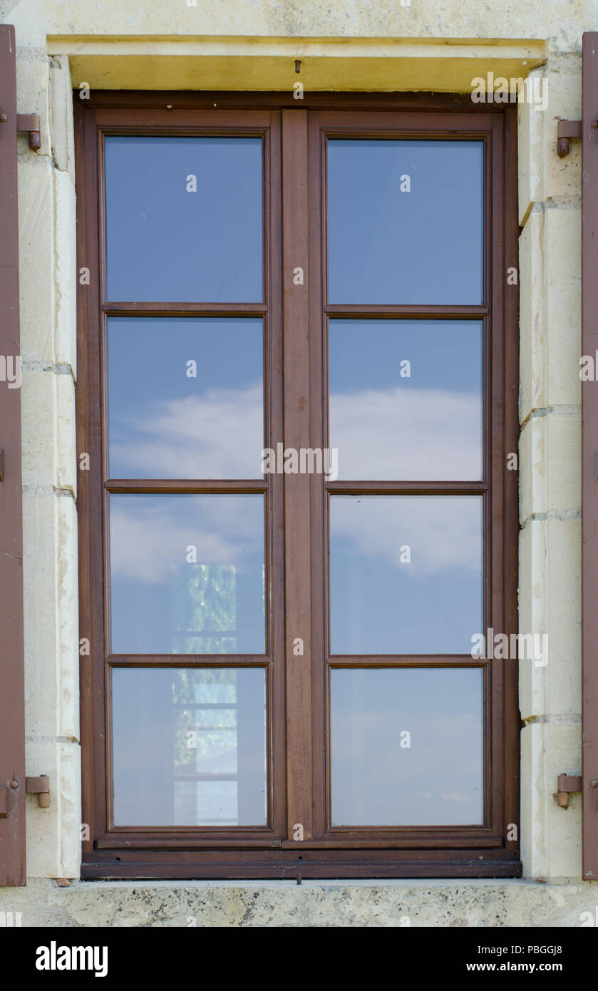 Sul telaio di una finestra con otto lastre di vetro Foto Stock