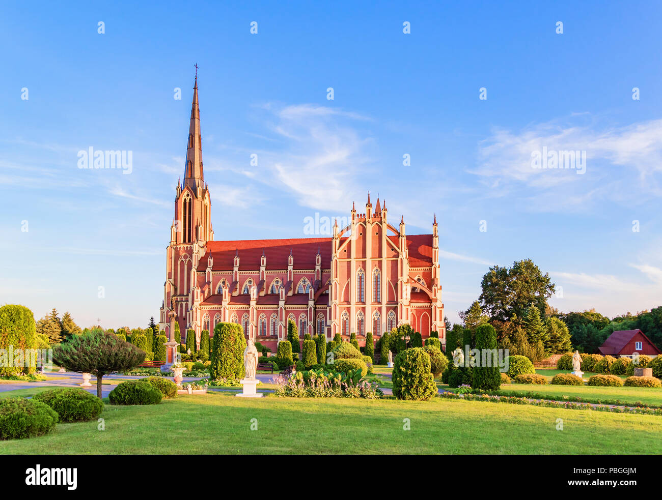 Superba bellezza della chiesa della Santissima Trinità in Gerviaty, regione di Grodno, Bielorussia Foto Stock