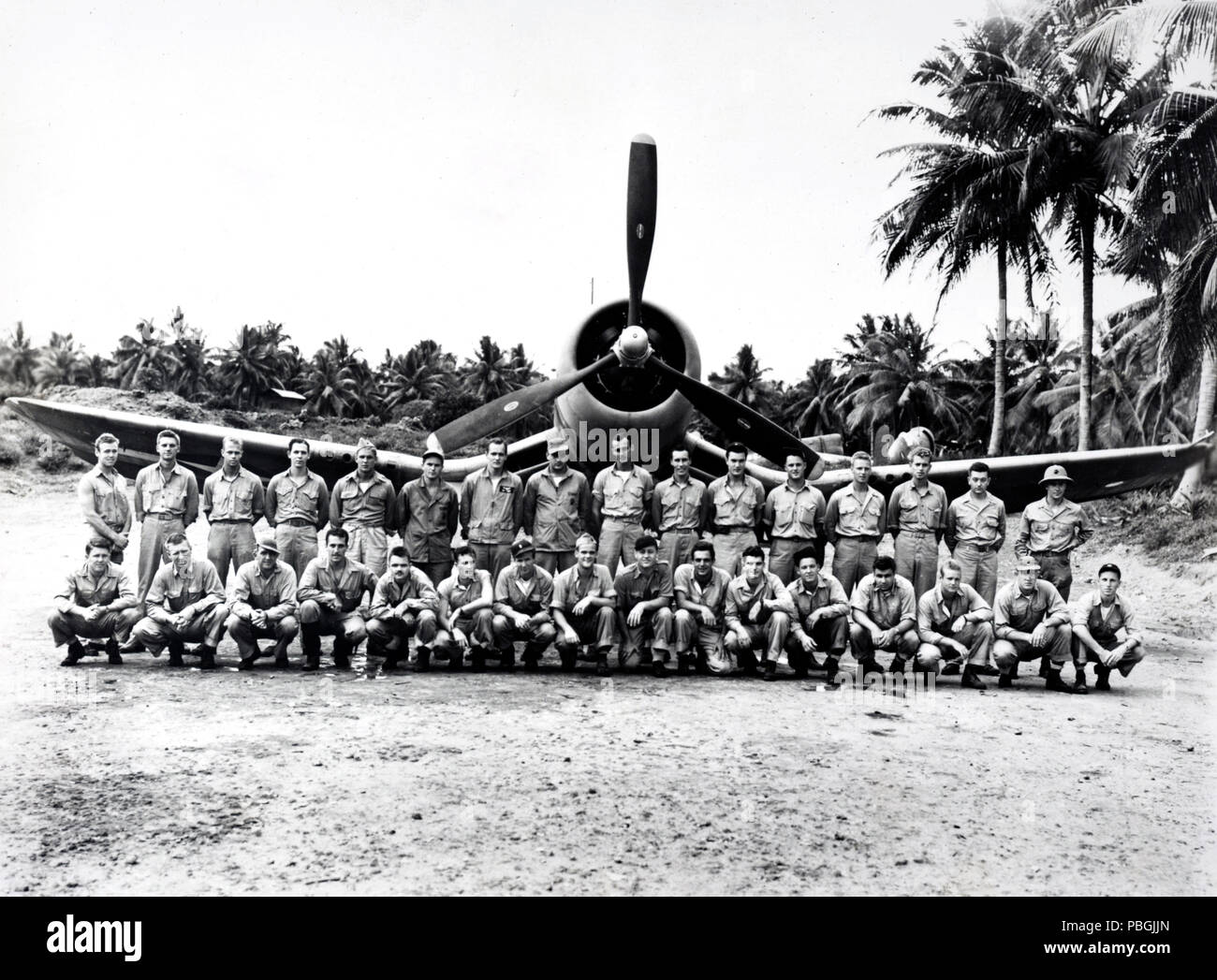 11/9 1943 Maj Gregorio Pappy Boyington (prima fila centrale) e la sua famosa Marine Fighter Squadron - Black Sheep Squadron Foto Stock