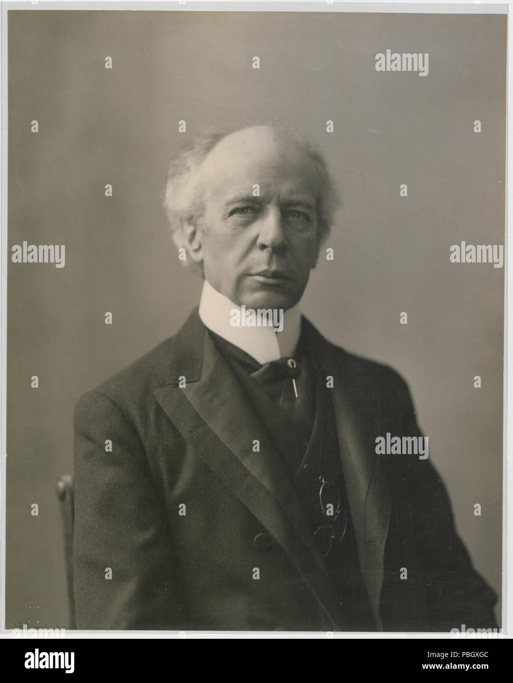 1644 L'onorevole Sir Wilfrid Laurier foto B (HS85-10-16872) Foto Stock