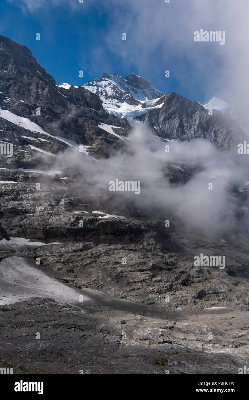 North Face della Jungfrau (3454 m) da eigergletscher stazione,Alpi Bernesi, regione di Jungfrau, Svizzera Foto Stock