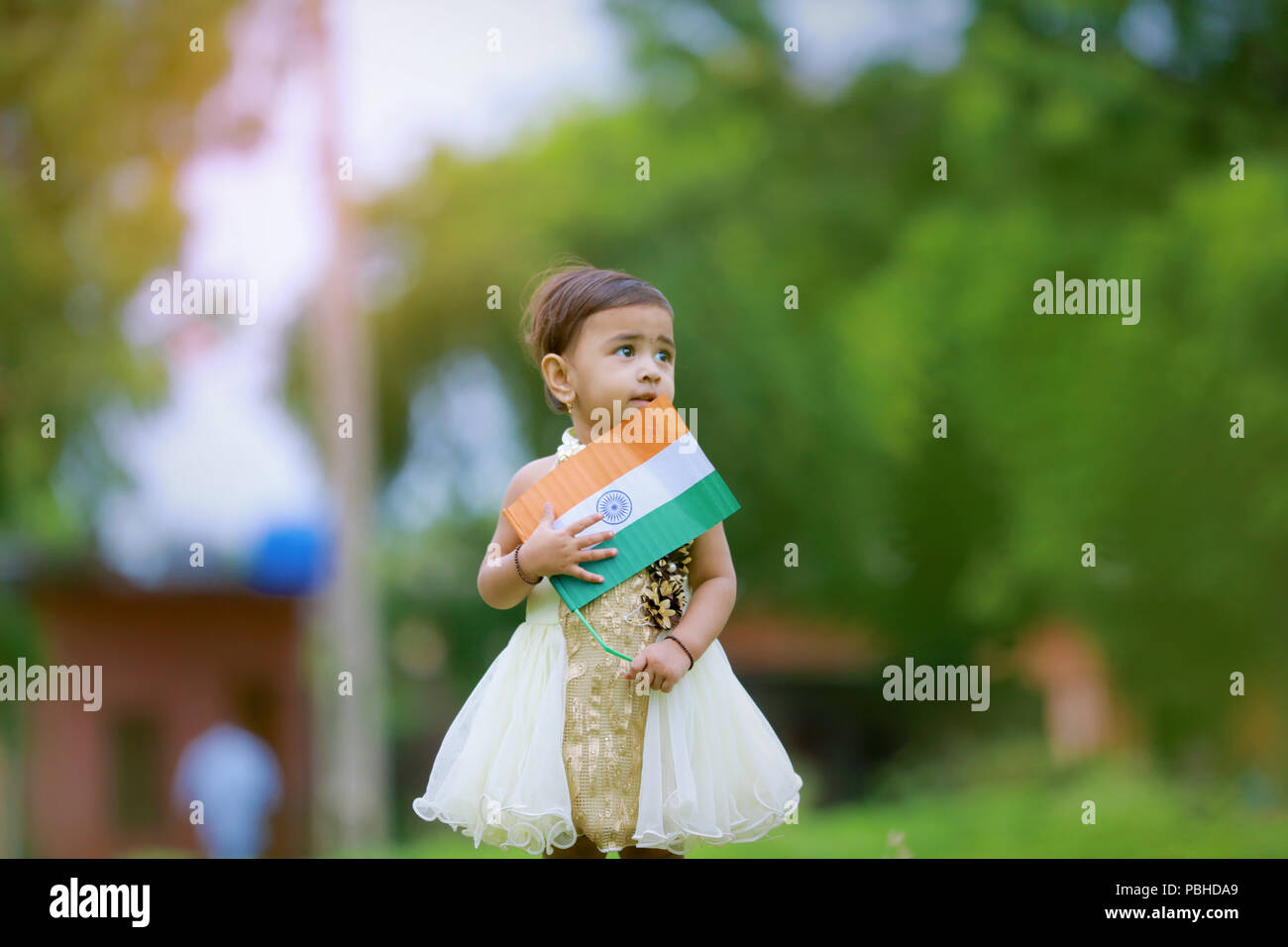 Ragazza indiana bambino holding bandiera indiana Foto Stock