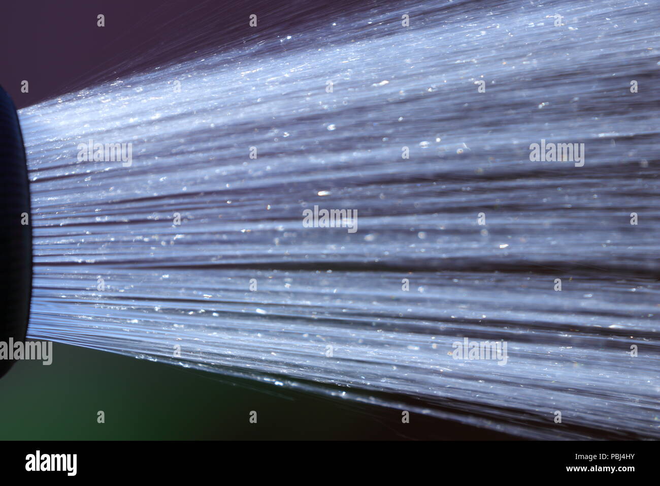 Una doccia di acqua da un tubo flessibile prima che il tubo flessibile proposto divieto entrerà in vigore. Foto Stock