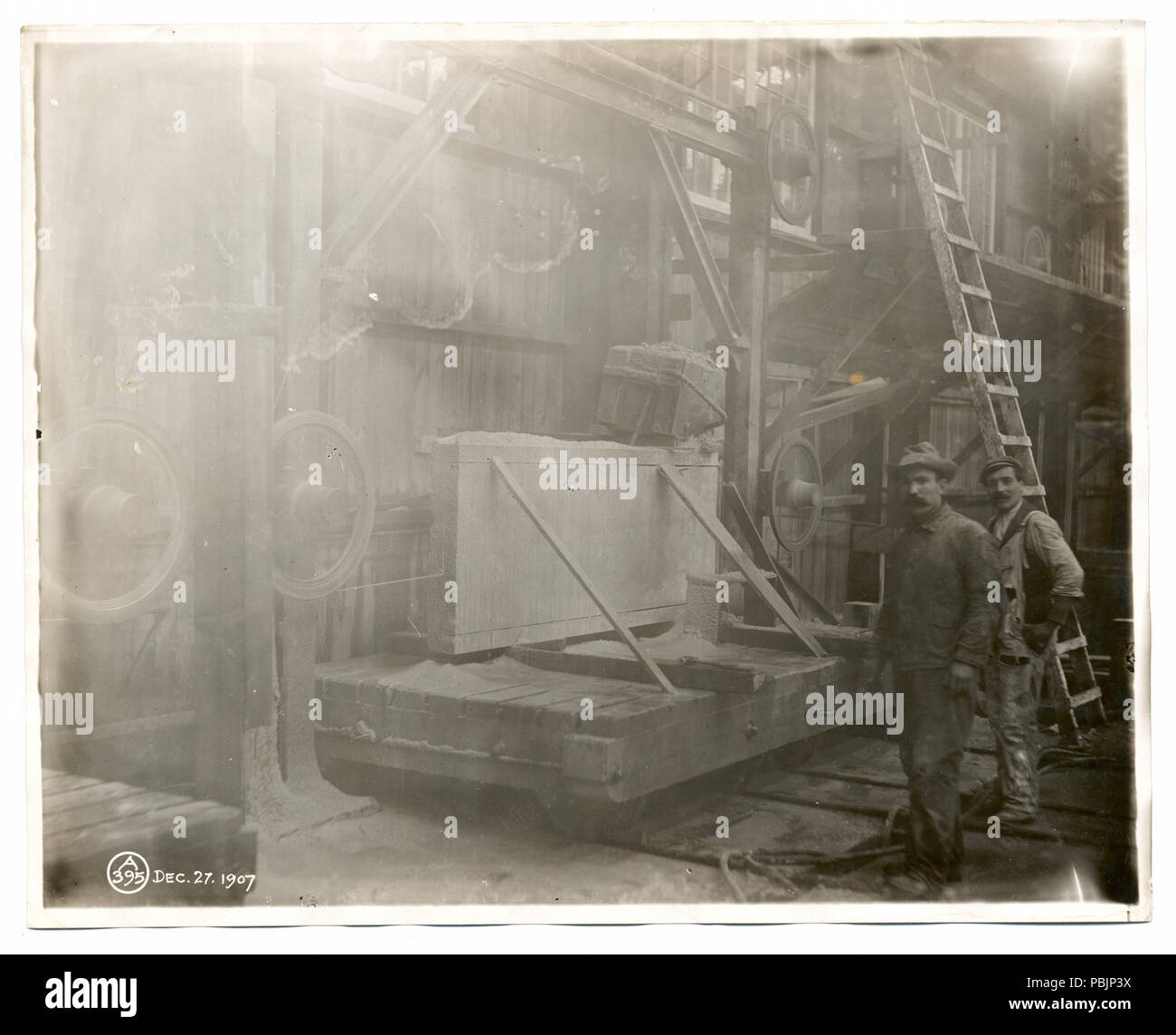 1863 Il filo di una sega a nastro in un cantiere di marmo nel Long Island City (NYPL b11524053-490402) Foto Stock