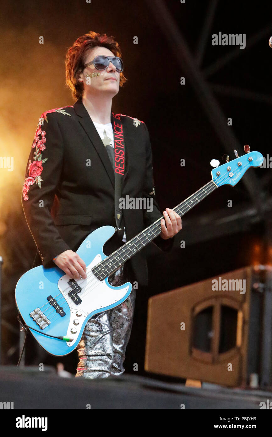 Nicky filo della manic street predicatori esegue sul palco a Y non Festival presso Pikehall, Derbyshire il venerdì 27 luglio 2018. Foto Stock