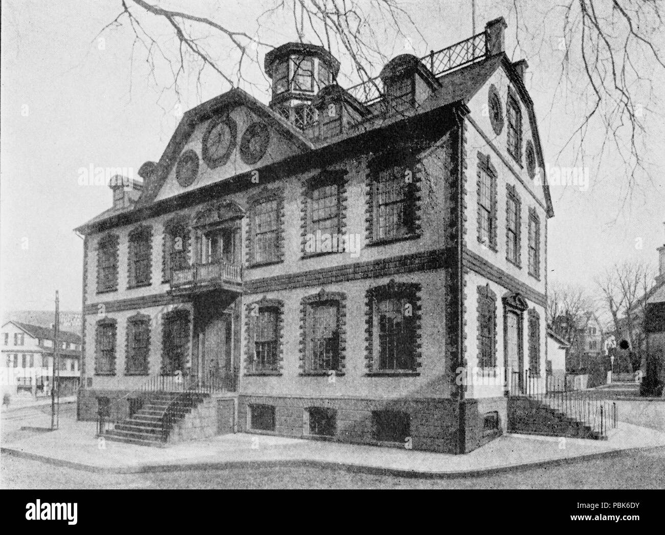 761 storici edifici americano sondaggio, Giovanni Rügen, fotografo, prima del 1917, vista da sud-ovest. - Casa della colonia, Washington Square, Newport, Newport County, RI HABS RI,3-NEWP,9-7-crop Foto Stock