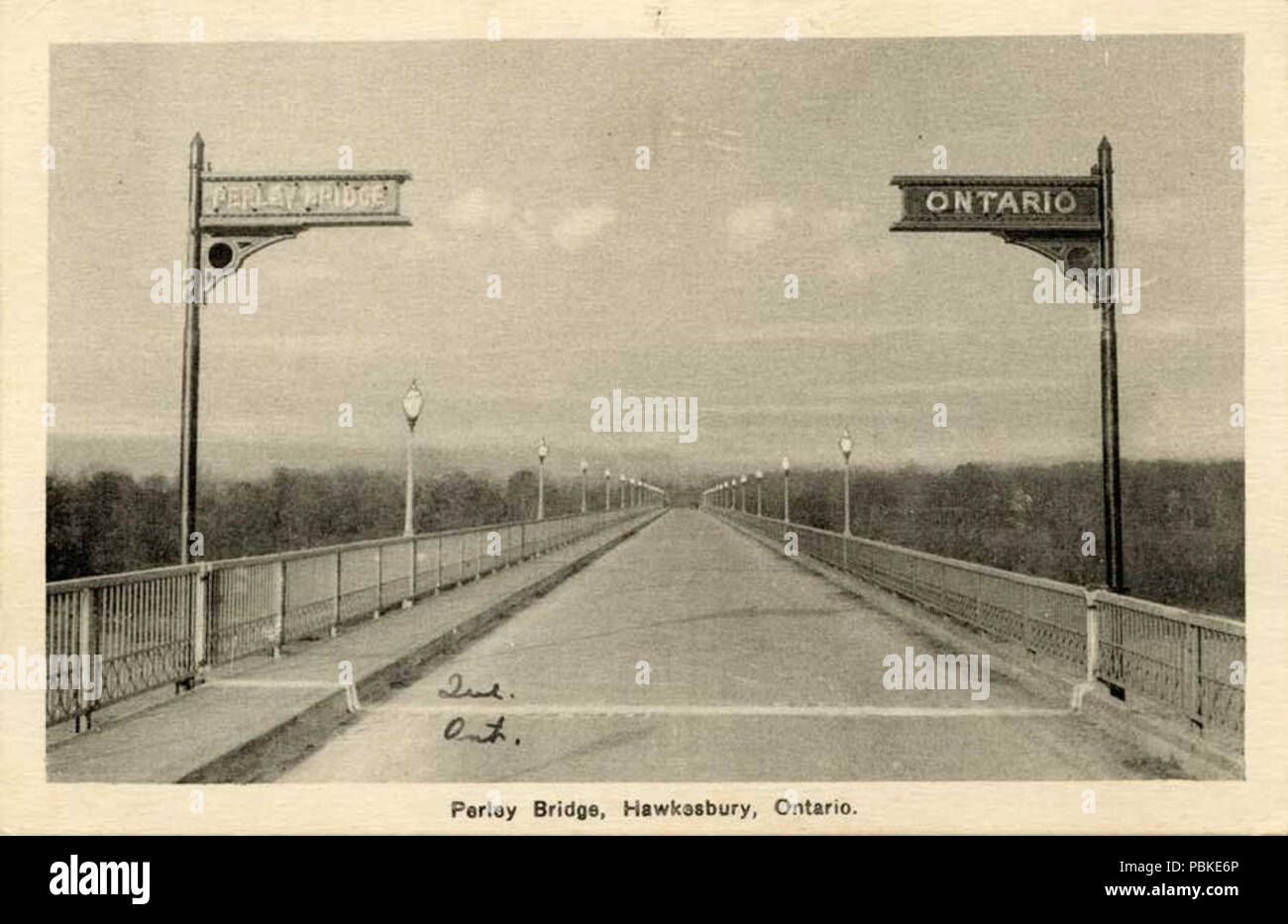 . Inglese: Perley tra il ponte sopra il fiume Ottawa tra Grenville, Quebec e Hawkesbury, Ontario . circa 1920 747 HawkPL002299163f Foto Stock