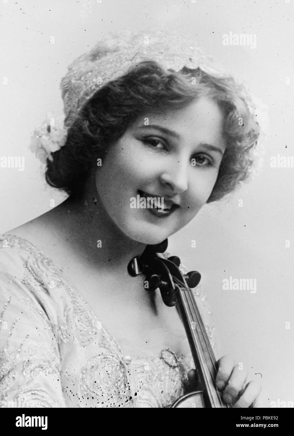 . Inglese: Pubblicità foto di attrice Hazel Alba nel Pink Lady . circa 1911 (Alba è apparso il Pink Lady on Broadway da March-December 1911) 748 Hazeldawnbain Foto Stock