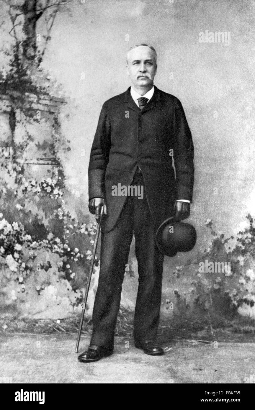 . Inglese: In bianco e nero a tutta lunghezza ritratto fotografico di Stati Uniti giornalista e il finanziere Henry Villard all'età 54 . pubblicato 1904 754 Henry Villard a 54 Foto Stock