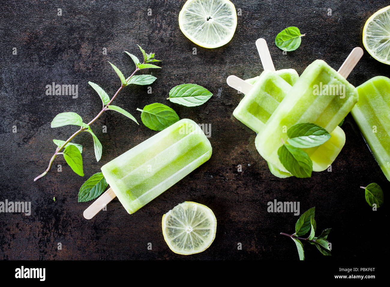 Popsicles fatta di ingredienti salutari Foto Stock