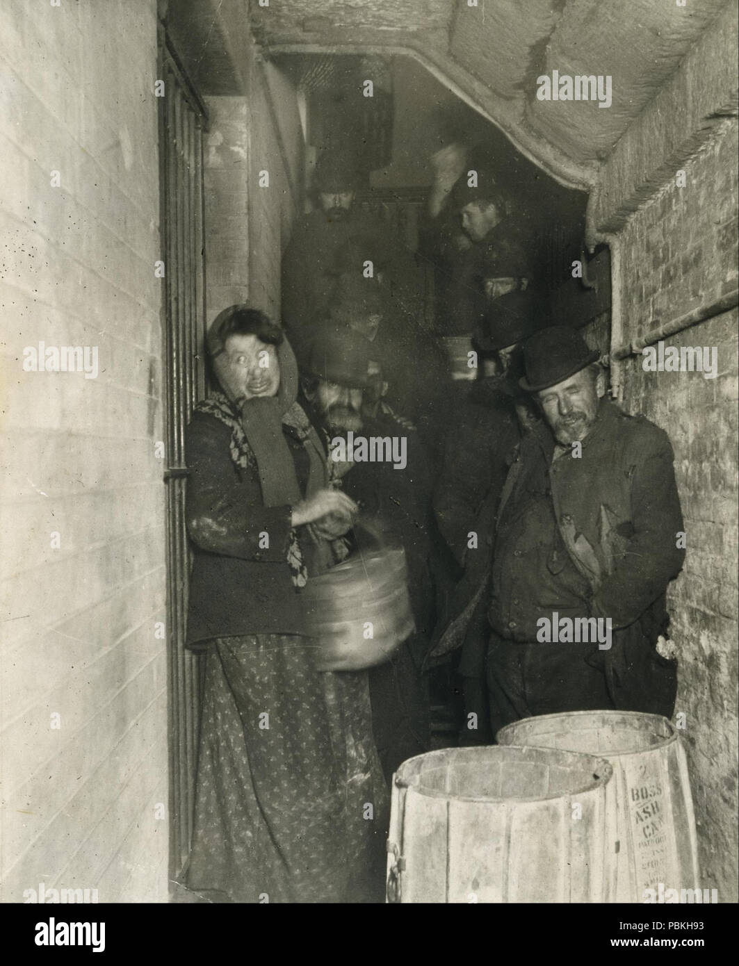 821 Giacobbe A. Riis - In attesa di essere lasciate in Mulberry Street Station - Foto Stock