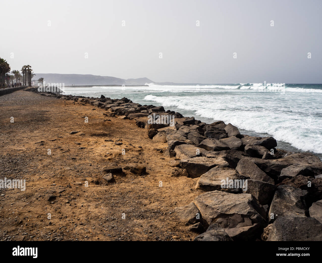Rocky fronte spiaggia di Playa De Las Americas Tenerife Foto Stock