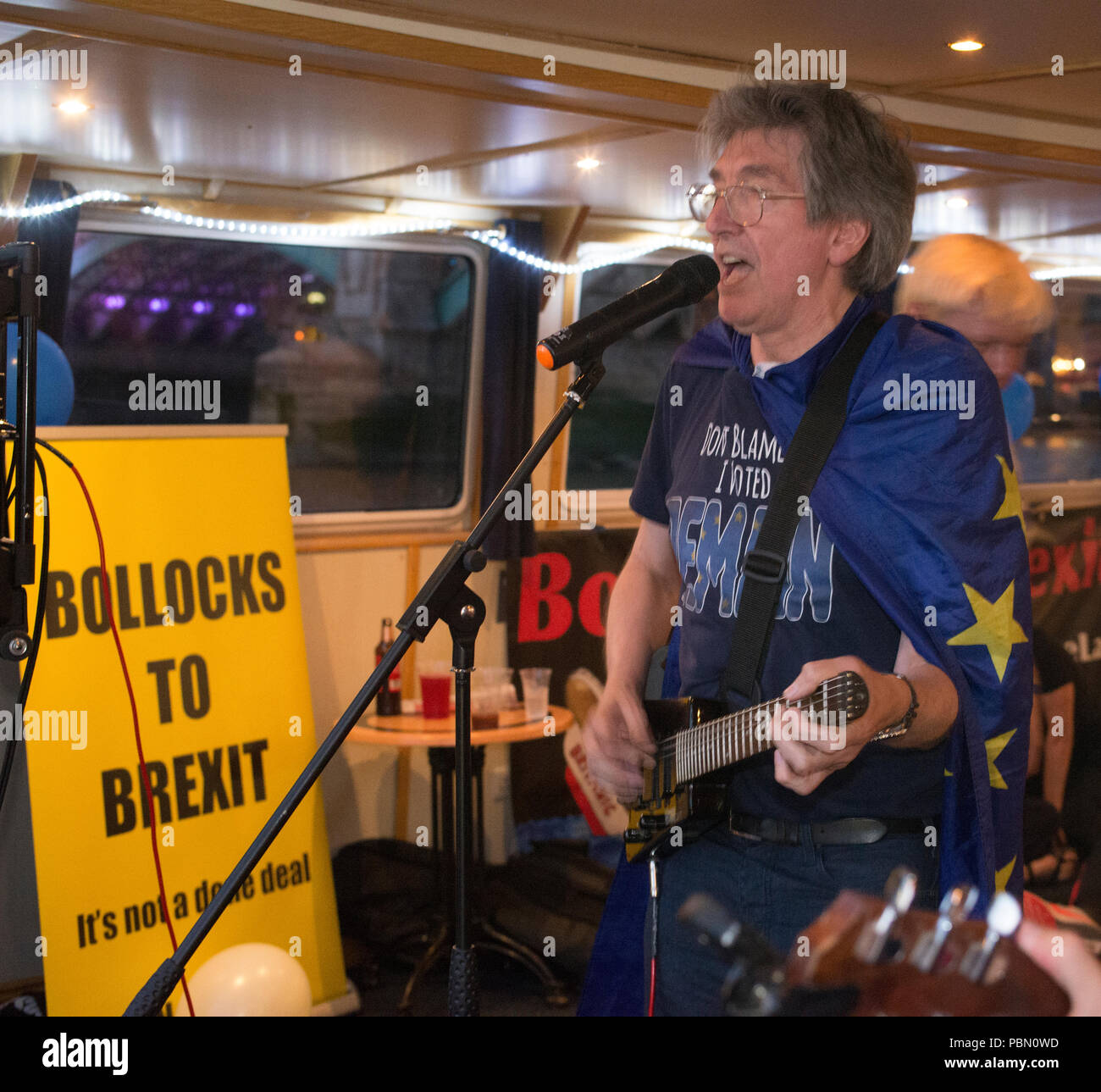 Contrassegnare il Daly effettuando al n. 10 Veglia, viaggio in barca sul Tamigi per protestare contro Brexit l' ultimo giorno di seduta commoms prima dell' estate br Foto Stock
