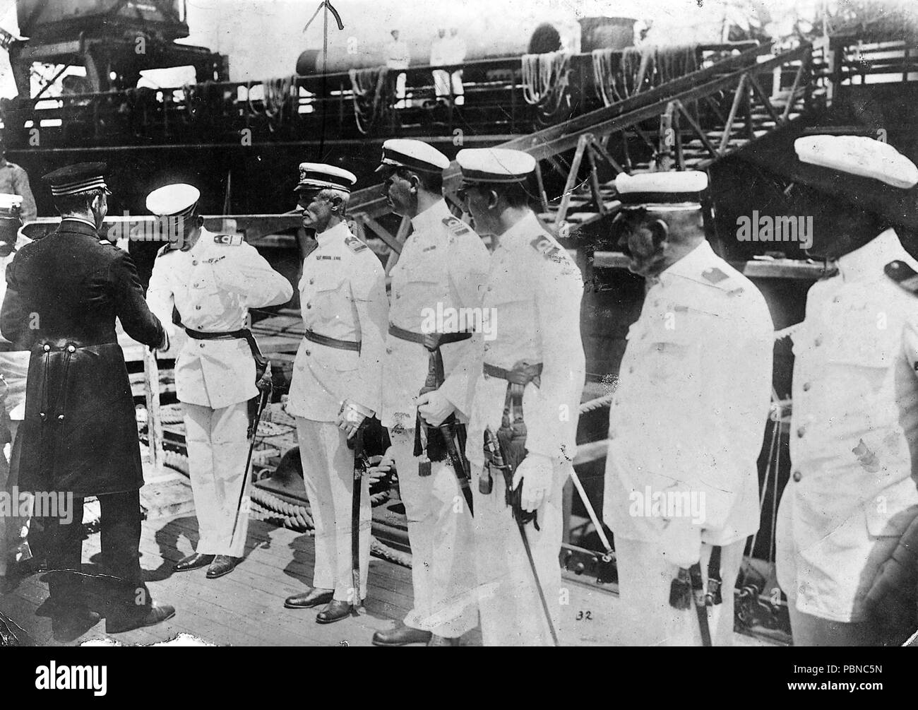 1015 uomini, uniforme, spada, medaglia, nave, sailor, postura, soldato, arma Fortepan 19454 Foto Stock