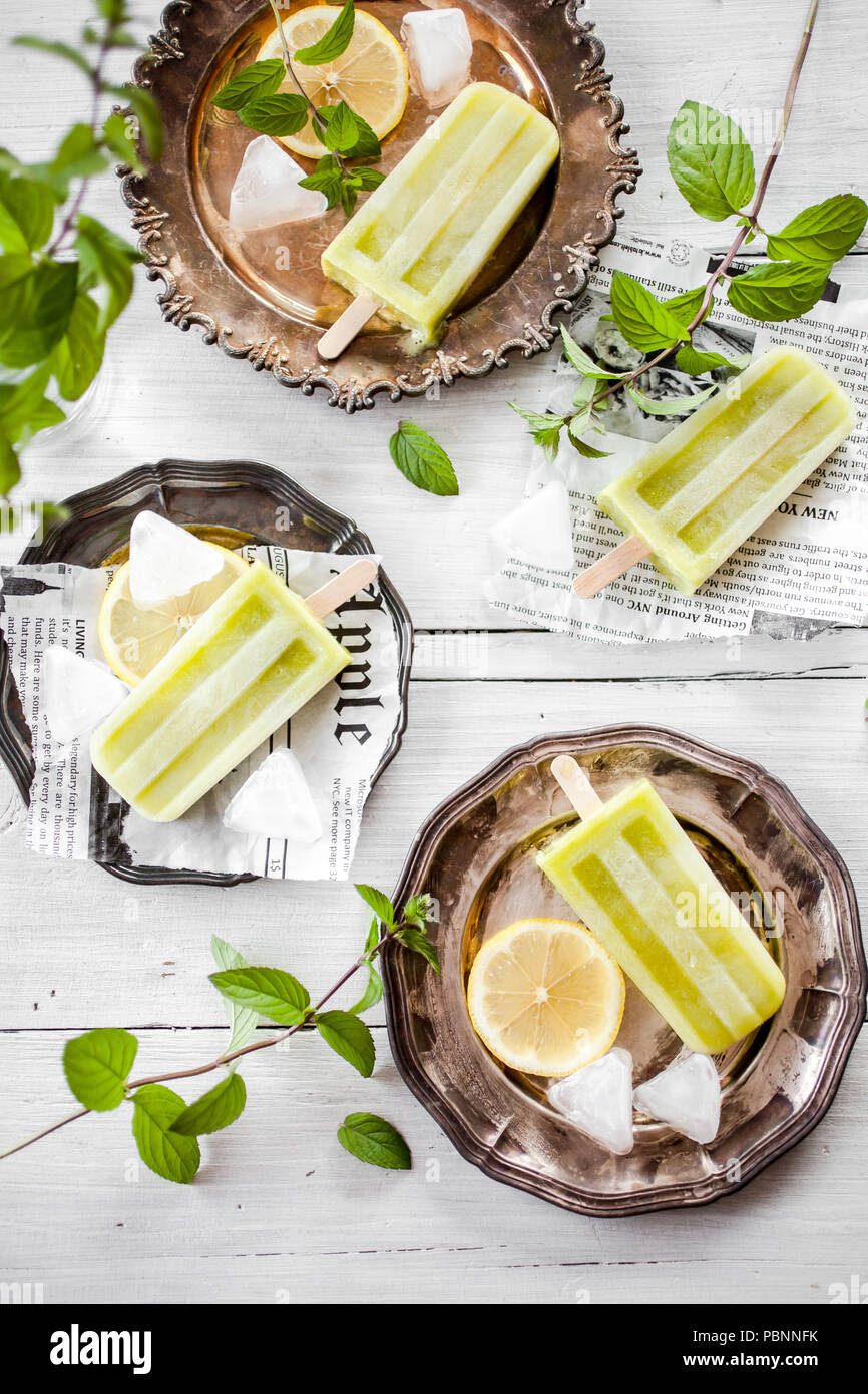 Popsicles fatta di ingredienti salutari Foto Stock