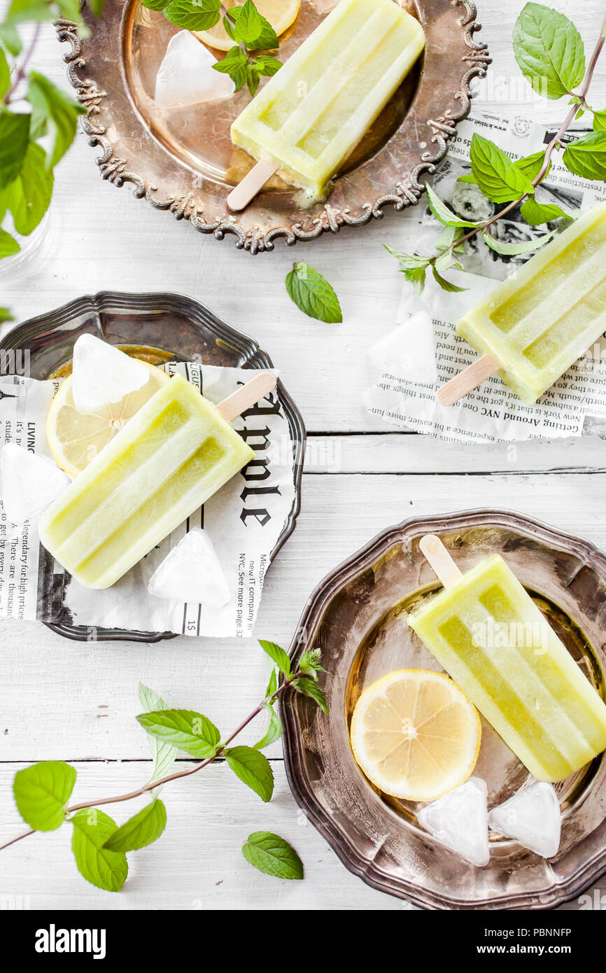 Popsicles fatta di ingredienti salutari Foto Stock