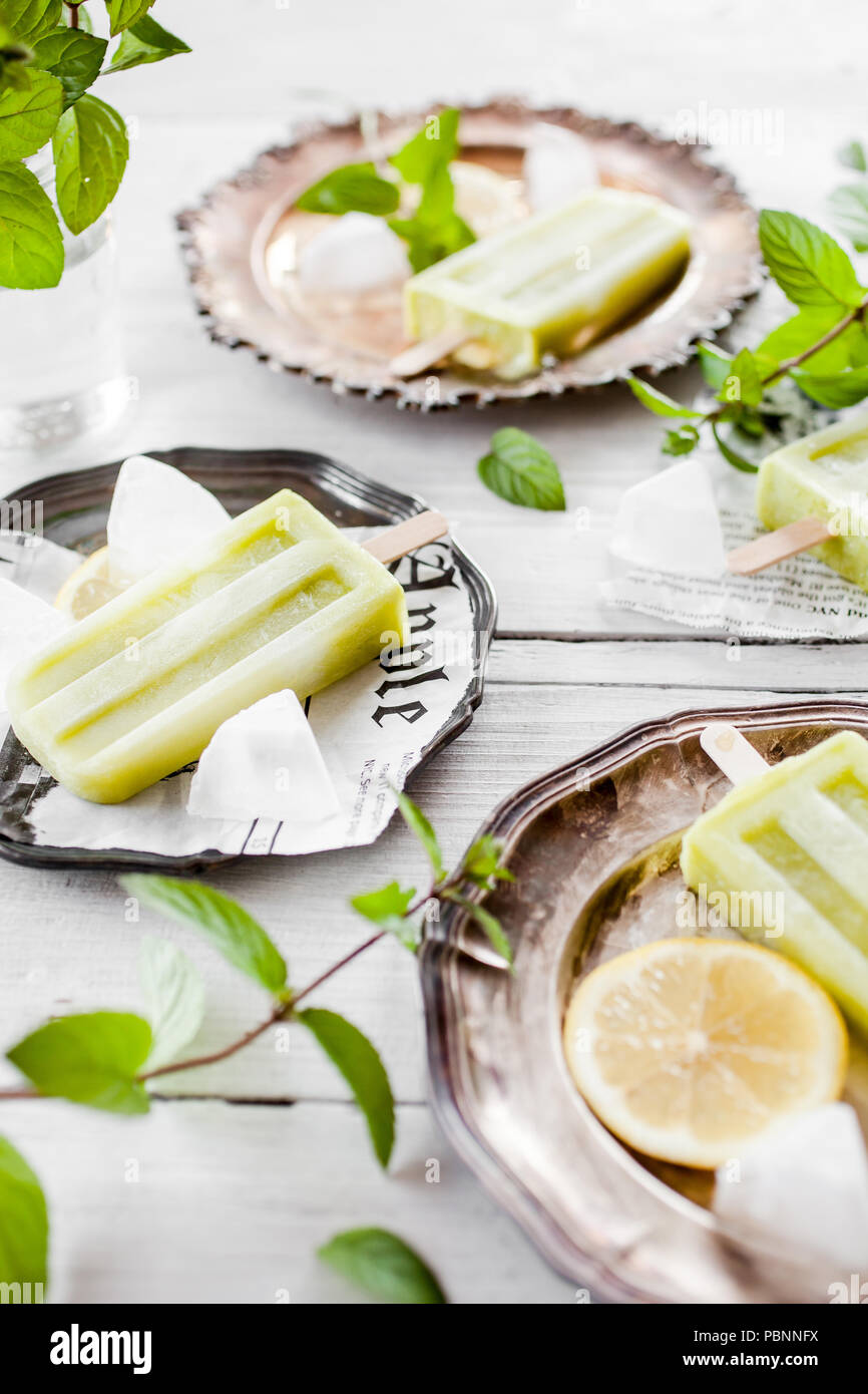 Popsicles fatta di ingredienti salutari Foto Stock