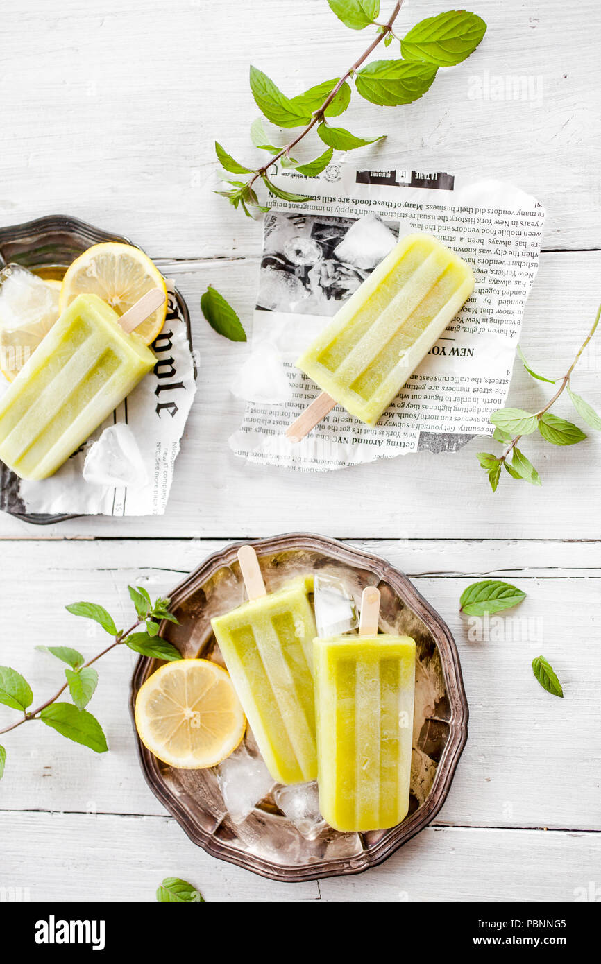 Popsicles fatta di ingredienti salutari Foto Stock
