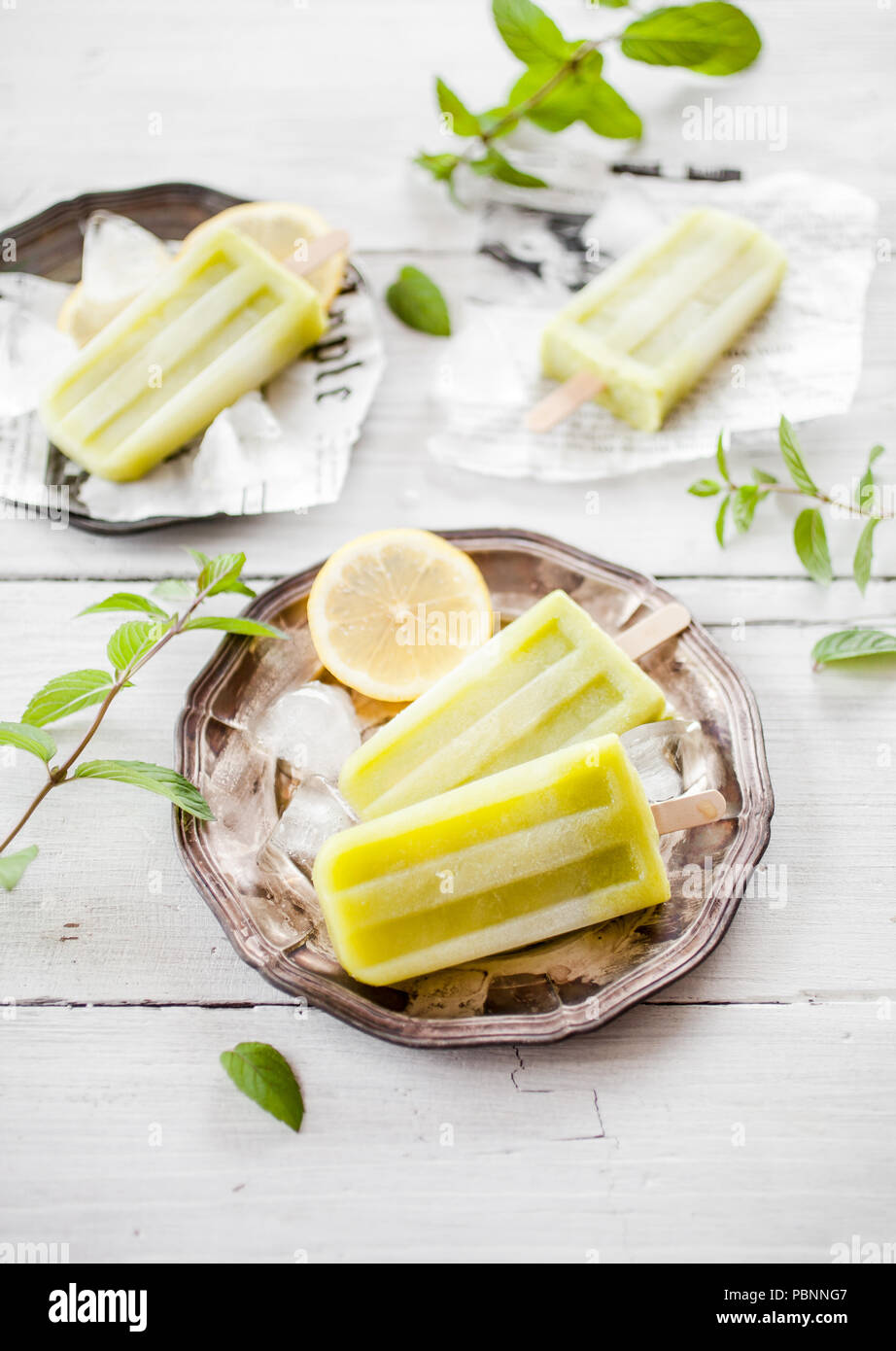 Popsicles fatta di ingredienti salutari Foto Stock