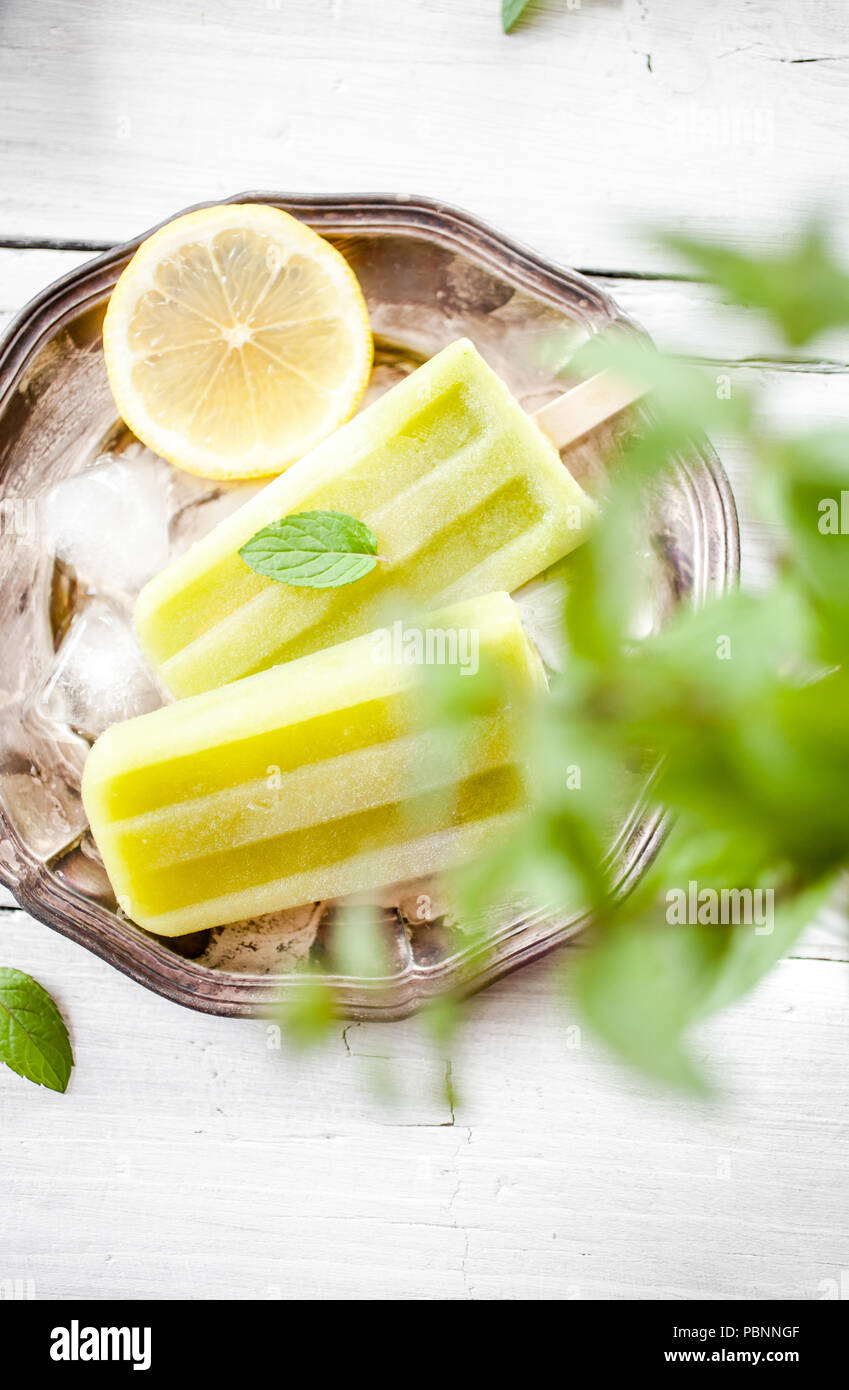 Popsicles fatta di ingredienti salutari Foto Stock