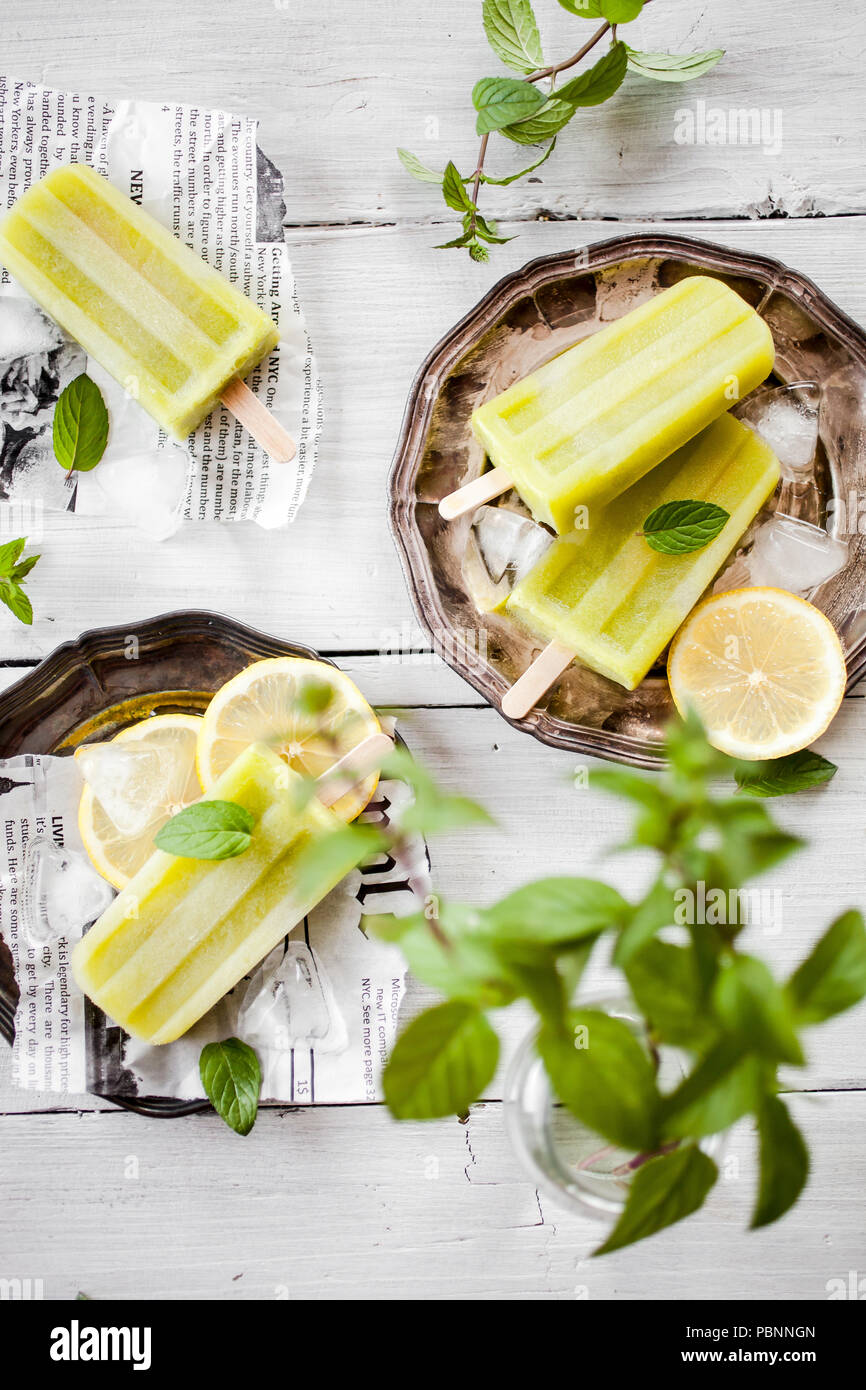 Popsicles fatta di ingredienti salutari Foto Stock
