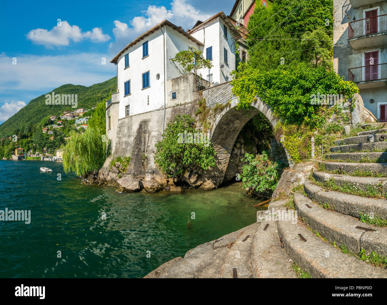 Vista panoramica a Nesso, sul lago di Como, Lombardia, Italia. Foto Stock