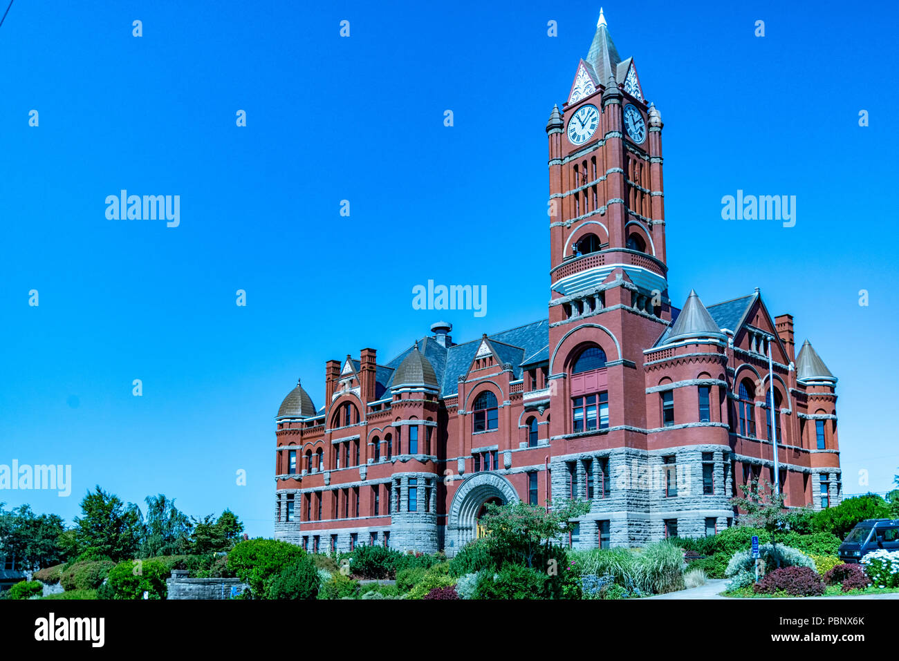 Jefferson County Courthouse 1. Costruito in mattoni rossi romanica in stile Revival nel 1892 dall'architetto W. A. Ritchie. Port Townsend, Washington, Stati Uniti d'America Foto Stock