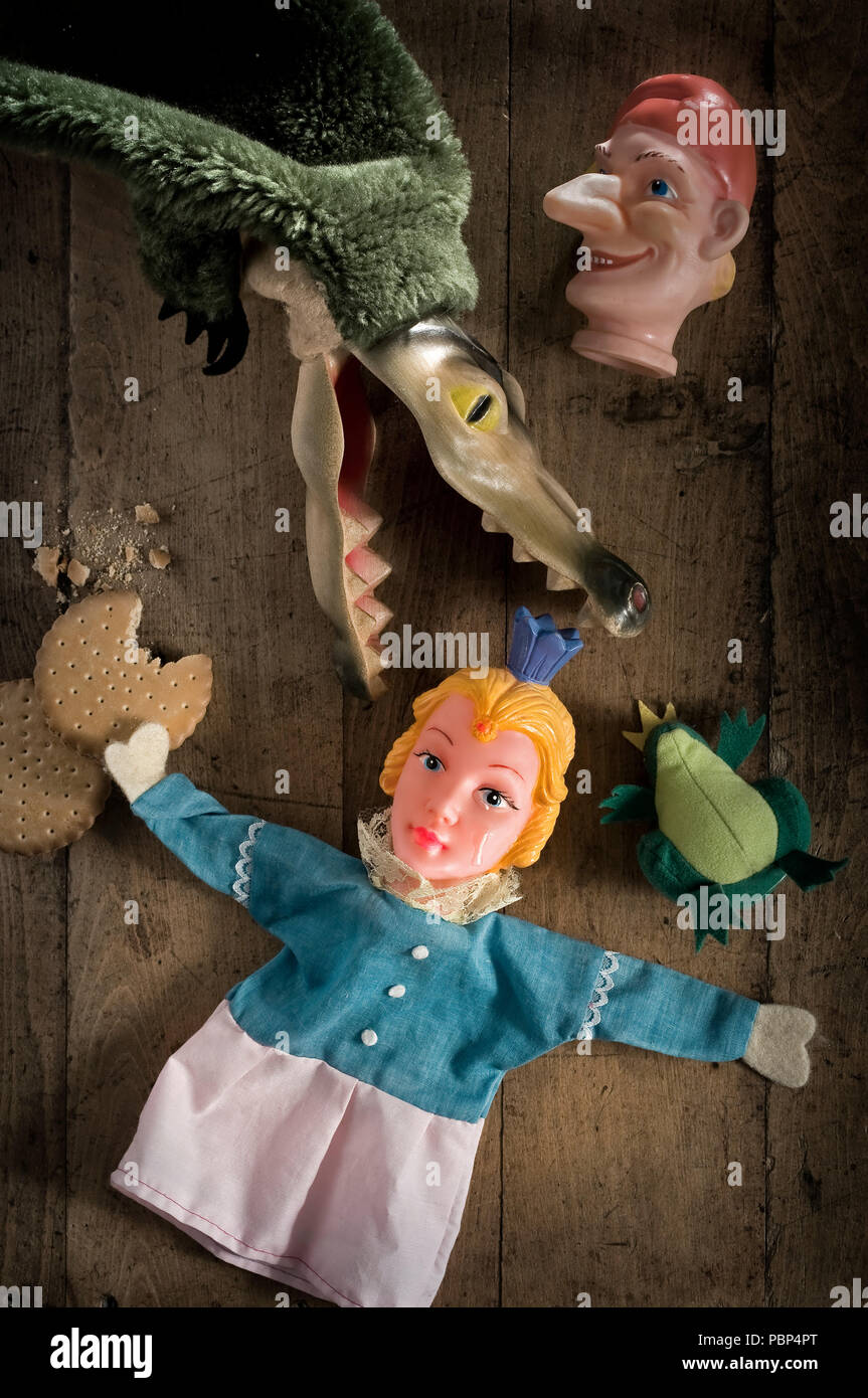 Teatro dei Pupi, coccodrillo mangia la principessa Foto Stock